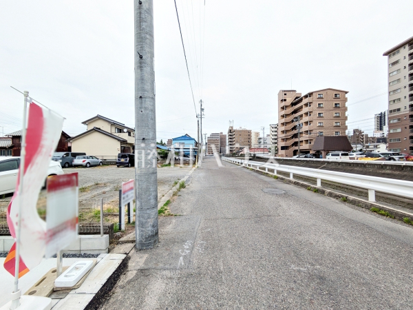 接道状況および現場風景 【春日井市乙輪町1丁目】 接道状況および現場風景 【春日井市乙輪町1丁目】