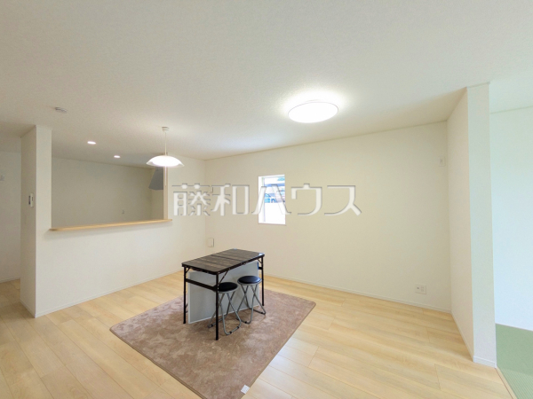 2号棟 リビング 【糸満市字座波】 2号棟 リビング 【糸満市字座波】