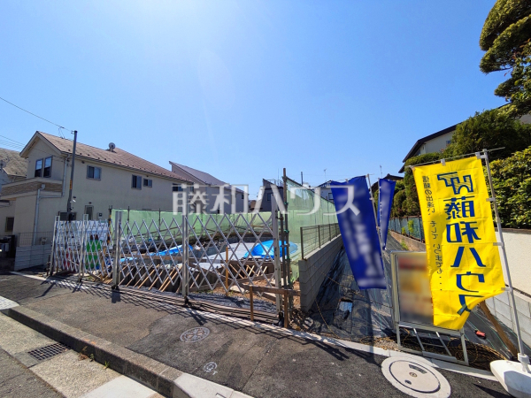 ≪A号地 外観≫旗竿地は、小さなお子様が急に道路に飛び出てしまうことを防ぎます。安心してお庭で遊ぶことができますね。【府中市四谷3丁目】 ≪A号地 外観≫旗竿地は、小さなお子様が急に道路に飛び出てしまうことを防ぎます。安心してお庭で遊ぶことができますね。【府中市四谷3丁目】