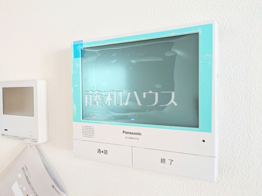 3号棟 TVモニター付インターホン 【日野市大坂上3丁目】 来訪者を室内のモニター画面で確認してから応対できるTVモニター付インターホン。突然の訪問にも安心して対応できる便利な設備です。