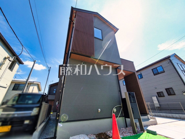 2号棟 外観 【所沢市小手指南4丁目】繰り返す地震に効果を発揮する制震ダンパーが標準装備!地震の揺れからご家族を守ります。 2号棟 外観 【所沢市小手指南4丁目】繰り返す地震に効果を発揮する制震ダンパーが標準装備!地震の揺れからご家族を守ります。