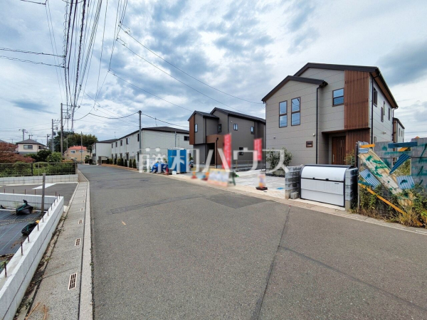 接道状況および現場風景 【所沢市小手指南4丁目】 接道状況および現場風景 【所沢市小手指南4丁目】