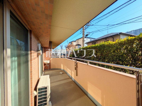 専用庭に出られるバルコニー 【メロディーハイム聖蹟桜ヶ丘】 専用庭に出られるバルコニー 【メロディーハイム聖蹟桜ヶ丘】