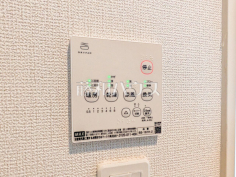 24時間換気システム 24時間換気システムにより、花粉・PM2.5などの微小粒子物質の侵入を防ぎ、快適な室内を保ちます。
24時間換気システム 24時間換気システムにより、花粉・PM2.5などの微小粒子物質の侵入を防ぎ、快適な室内を保ちます。