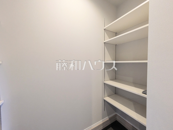 シューズインクローゼット 【八王子市南陽台1丁目】 大容量のシューズインクロークで玄関もスッキリ シューズインクローゼット 【八王子市南陽台1丁目】 大容量のシューズインクロークで玄関もスッキリ