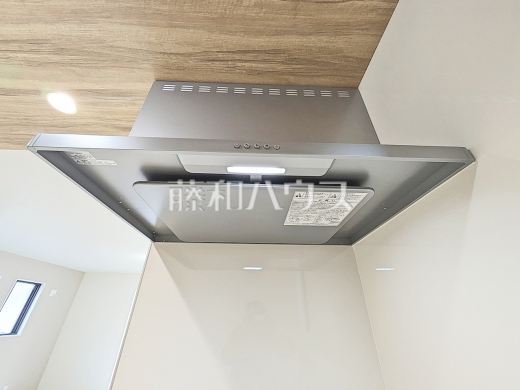レンジフード 【八王子市追分町】 お手入れのしやすいレンジフードは見た目もスッキリしていて、料理時の油煙やニオイを効率的に外に出せます。