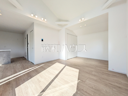 リビング 【西東京市南町4丁目】