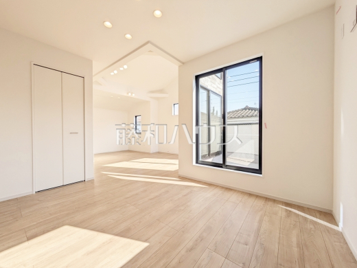 リビング 【西東京市南町4丁目】