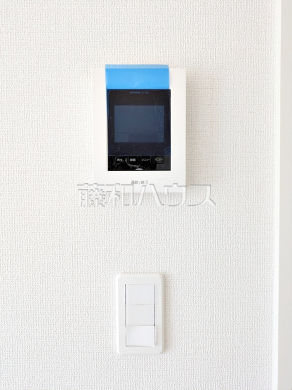 1号棟 TVモニター付インターホン 【新座市池田4丁目】 TVモニター付きインターホンのため訪問者がひと目で分かります
