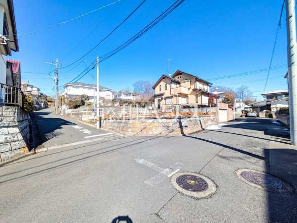 接道状況および現場風景 【八王子市長房町】
建物のプレゼンをさせて頂きますので、実際の完成イメージを思い描いて頂くことができます。お気軽にお問合せを。 接道状況および現場風景 【八王子市長房町】
建物のプレゼンをさせて頂きますので、実際の完成イメージを思い描いて頂くことができます。お気軽にお問合せを。