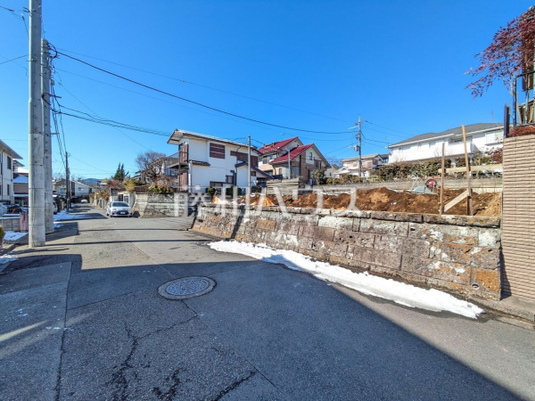 接道状況および現場風景 【八王子市長房町】小学校まで徒歩9分、中学校まで14分の距離と安心して通学できる立地です。 接道状況および現場風景 【八王子市長房町】小学校まで徒歩9分、中学校まで14分の距離と安心して通学できる立地です。