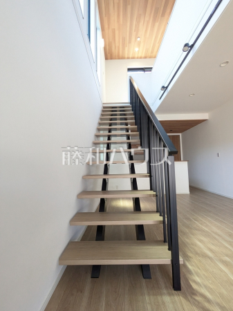 1号棟 リビングイン階段 【八王子市山田町】 1号棟 リビングイン階段 【八王子市山田町】