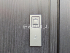 スマートキー 【練馬区関町南3丁目】センサーに近づけるだけワンタッチで施錠・開錠が出来るので、お子様を抱いて両手が買い物袋でふさがっている時に便利なスマートキーです! スマートキー 【練馬区関町南3丁目】センサーに近づけるだけワンタッチで施錠・開錠が出来るので、お子様を抱いて両手が買い物袋でふさがっている時に便利なスマートキーです!