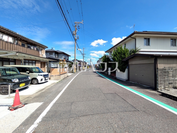 接道状況および現場風景 【小牧市藤島1丁目】 接道状況および現場風景 【小牧市藤島1丁目】