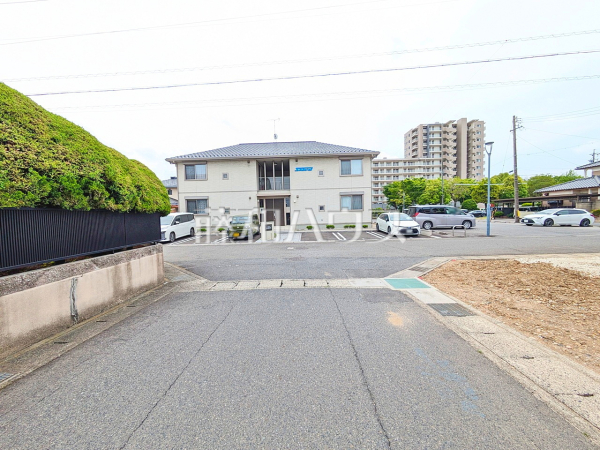 接道状況および現場風景 【小牧市中央3丁目】 接道状況および現場風景 【小牧市中央3丁目】