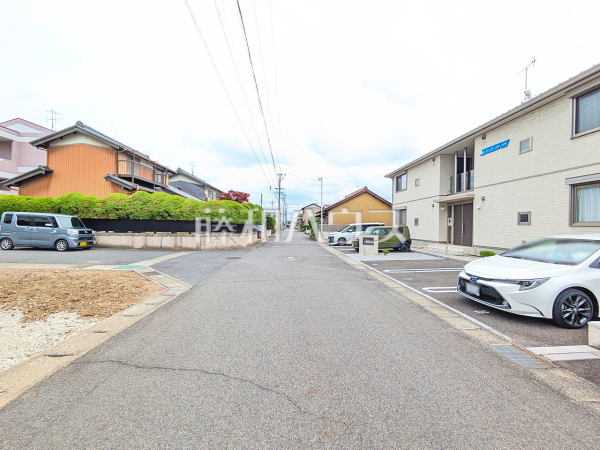 接道状況および現場風景 【小牧市中央3丁目】 接道状況および現場風景 【小牧市中央3丁目】