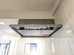 レンジフード 【藤和シティコープ志木】お手入れのしやすいレンジフードは見た目もスッキリしていて、料理時の油煙やニオイを効率的に外に出せます。
レンジフード 【藤和シティコープ志木】お手入れのしやすいレンジフードは見た目もスッキリしていて、料理時の油煙やニオイを効率的に外に出せます。