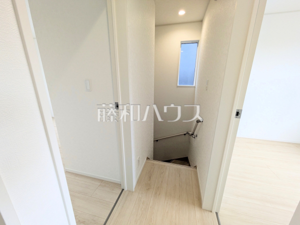 2号棟 廊下・階段 【三鷹市中原4丁目】 2号棟 廊下・階段 【三鷹市中原4丁目】