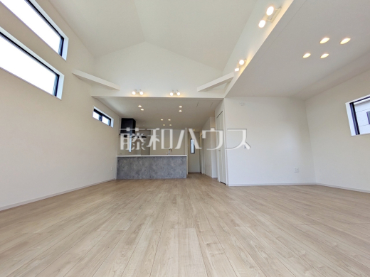 リビング 【調布市小島町2丁目】