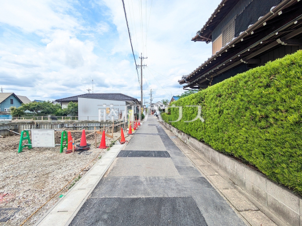 接道状況および現場風景 【小牧市久保一色南1丁目】 接道状況および現場風景 【小牧市久保一色南1丁目】