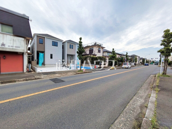 接道状況および現場風景 【所沢市中新井3丁目】ぜひ実物をご覧いただきたく思います。喜んでご案内いたしますのでお気軽にお問合せ下さい。 接道状況および現場風景 【所沢市中新井3丁目】ぜひ実物をご覧いただきたく思います。喜んでご案内いたしますのでお気軽にお問合せ下さい。