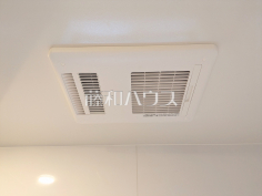 浴室換気乾燥機 【杉並区成田東5丁目】幼い子供がいると汚れものが多く、いつでも洗濯物を干せるのが嬉しい浴室換気乾燥機! 浴室換気乾燥機 【杉並区成田東5丁目】幼い子供がいると汚れものが多く、いつでも洗濯物を干せるのが嬉しい浴室換気乾燥機!