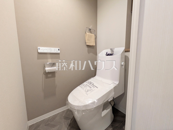 トイレ 【ファミール高幡不動】温水洗浄機能付きトイレで清潔にご使用いただけます。 トイレ 【ファミール高幡不動】温水洗浄機能付きトイレで清潔にご使用いただけます。