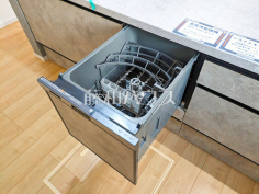 食器洗浄乾燥機 ビルトイン食洗機を標準完備し、家事時間が短縮できます。 食器洗浄乾燥機 ビルトイン食洗機を標準完備し、家事時間が短縮できます。