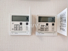 床暖房スイッチ乾燥しすぎず、埃も舞わずハウスダストが少ないクリーンな室内をキープする床暖房 床暖房スイッチ乾燥しすぎず、埃も舞わずハウスダストが少ないクリーンな室内をキープする床暖房