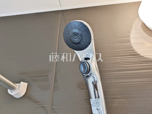 スイッチ付シャワーヘッド 【日野市百草】 浴室のシャワーは手元で止水ができるスイッチ付シャワーヘッドにより、さらに節水効果がアップします。