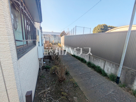 ≪接道状況≫調和小学校まで徒歩約2分(260m)!通学を見守るご家族も安心な立地。 【調布市菊野台3丁目】/撮影日2026/01/16