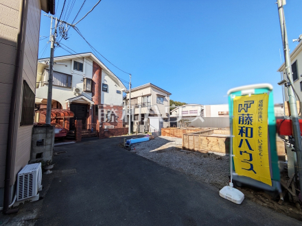 ≪接道状況≫調和小学校まで徒歩約2分(260m)!通学を見守るご家族も安心な立地。 【調布市菊野台3丁目】/撮影日2026/01/17