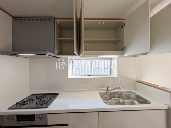 キッチン 【多摩市和田】
収納力豊富なシステムキッチン。床下収納も付いてキッチンスペースはいつでもスッキリ! キッチン 【多摩市和田】
収納力豊富なシステムキッチン。床下収納も付いてキッチンスペースはいつでもスッキリ!