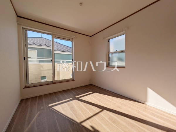 居室 【多摩市和田】
木目が美しいウッディなフローリングの居室は、穏やかで心安らぐ空間となるでしょう。 居室 【多摩市和田】
木目が美しいウッディなフローリングの居室は、穏やかで心安らぐ空間となるでしょう。