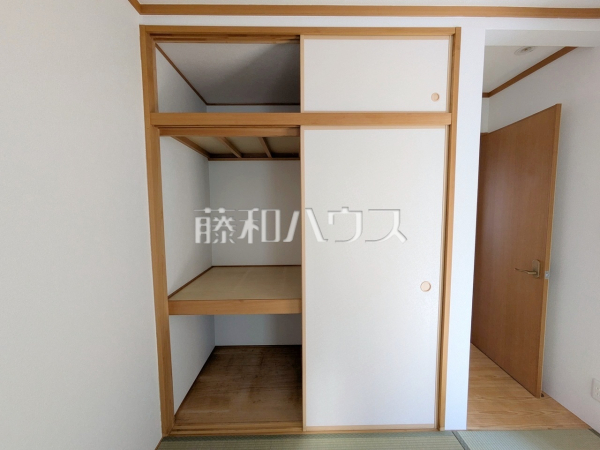 収納 【多摩市和田】
見学はしたいけど、なかなか時間が取れない…そんな方に出勤前や仕事終わりにマイホームを見学できるサポートをいたします。 収納 【多摩市和田】
見学はしたいけど、なかなか時間が取れない…そんな方に出勤前や仕事終わりにマイホームを見学できるサポートをいたします。