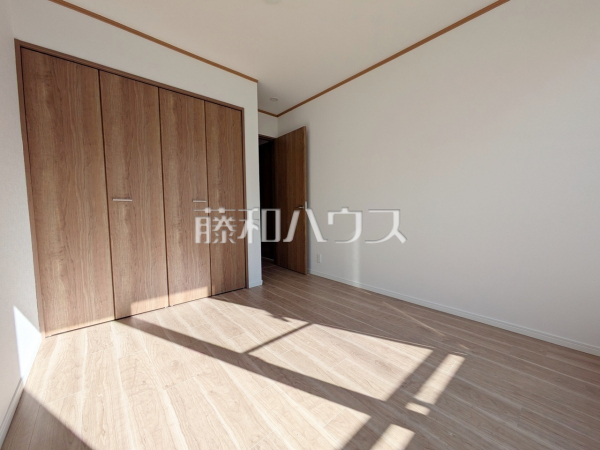 居室 【多摩市和田】
全居室収納スペース付き。 居室 【多摩市和田】
全居室収納スペース付き。