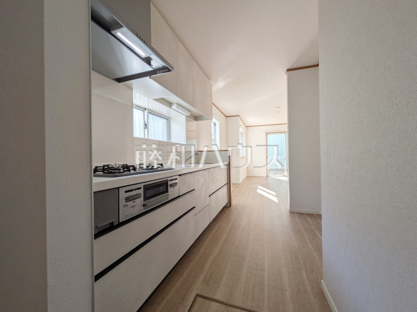 キッチン 【多摩市和田】
隙間のないなめらかな人造大理石の一体型システムキッチンは使いやすさを追求した設計となっております。 キッチン 【多摩市和田】
隙間のないなめらかな人造大理石の一体型システムキッチンは使いやすさを追求した設計となっております。