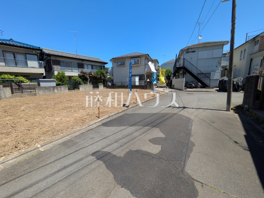 接道状況および現場風景 【日野市南平2丁目】南側が開けているため、日差しもサンサンと降り注ぎます
