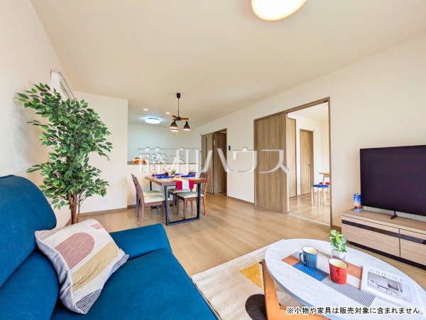 E号棟 リビング 【所沢市北原町】 堂々完成、いつでもご内覧いただけます!ぜひ実物をご覧いただきたく思います。喜んでご案内いたしますのでお気軽にお問合せ下さい。 E号棟 リビング 【所沢市北原町】 堂々完成、いつでもご内覧いただけます!ぜひ実物をご覧いただきたく思います。喜んでご案内いたしますのでお気軽にお問合せ下さい。