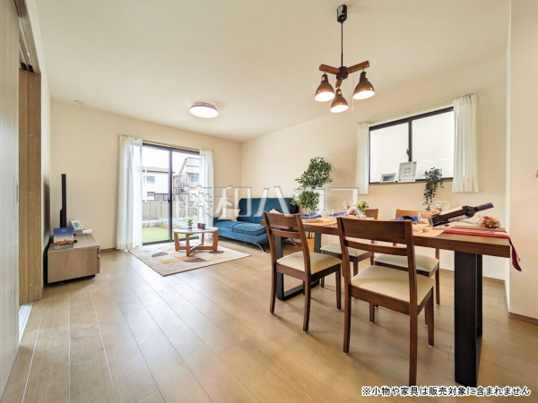 E号棟 リビング 【所沢市北原町】 周辺環境はもちろん、日当たりや設備仕様など、実際に行ってみないと分からないことも多くございます。営業担当がご案内いたしますので、お気軽にお問い合わせください。 E号棟 リビング 【所沢市北原町】 周辺環境はもちろん、日当たりや設備仕様など、実際に行ってみないと分からないことも多くございます。営業担当がご案内いたしますので、お気軽にお問い合わせください。