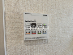 24時間換気システム 24時間換気システムにより、花粉・PM2.5などの微小粒子物質の侵入を防ぎ、快適な室内を保ちます。
24時間換気システム 24時間換気システムにより、花粉・PM2.5などの微小粒子物質の侵入を防ぎ、快適な室内を保ちます。