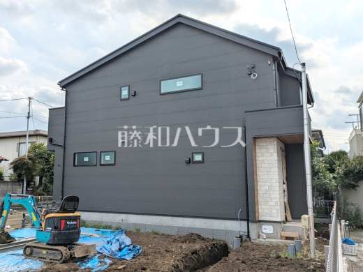 2号棟 足場が外れて実際の外観が見えてきました。完成までもう少しです。 【練馬区土支田3丁目】