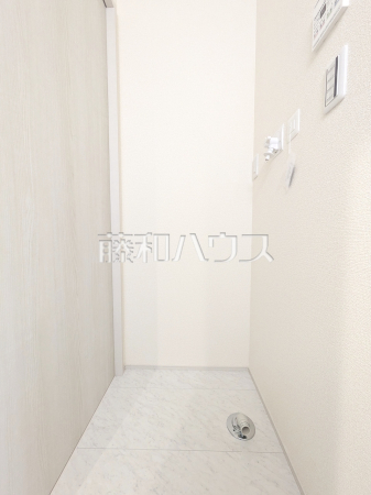 3号棟 洗濯機置き場 【多摩市一ノ宮4丁目】 3号棟 洗濯機置き場 【多摩市一ノ宮4丁目】