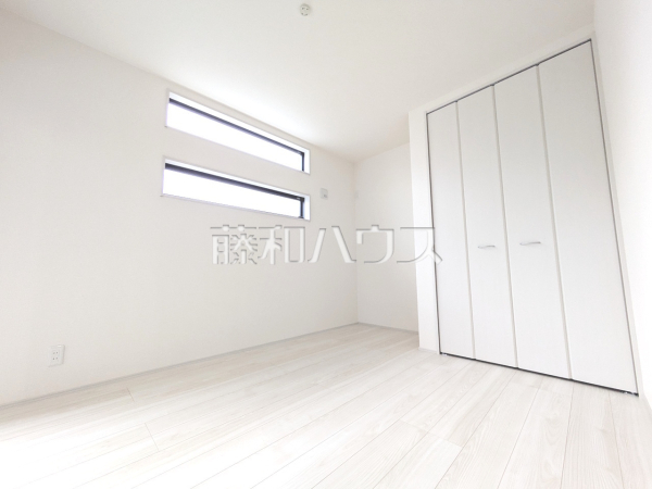 ≪3号棟 ストレージルーム≫約5.5帖のストレージルームは2面採光+クローゼット付きで居室としてもご利用可【多摩市一ノ宮4丁目】 ≪3号棟 ストレージルーム≫約5.5帖のストレージルームは2面採光+クローゼット付きで居室としてもご利用可【多摩市一ノ宮4丁目】