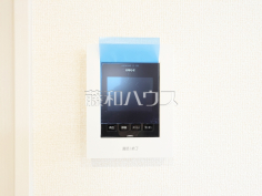 3号棟 TVモニター付インターホン 【多摩市一ノ宮4丁目】TVモニター付きインターホンのため訪問者がひと目で分かります 3号棟 TVモニター付インターホン 【多摩市一ノ宮4丁目】TVモニター付きインターホンのため訪問者がひと目で分かります