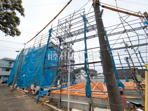 現場風景 【西東京市泉町2丁目】 見学はしたいけど、なかなか時間が取れない・・・そんな方に出勤前や仕事終わりにマイホームを見学できるサポートをいたします。