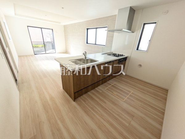 リビングにいるご家族を見渡せる対面キッチン。リビングからキッチンが見えるので、小さなお子様もママの様子が見えて安心ですね。 【八王子市椚田町】 リビングにいるご家族を見渡せる対面キッチン。リビングからキッチンが見えるので、小さなお子様もママの様子が見えて安心ですね。 【八王子市椚田町】