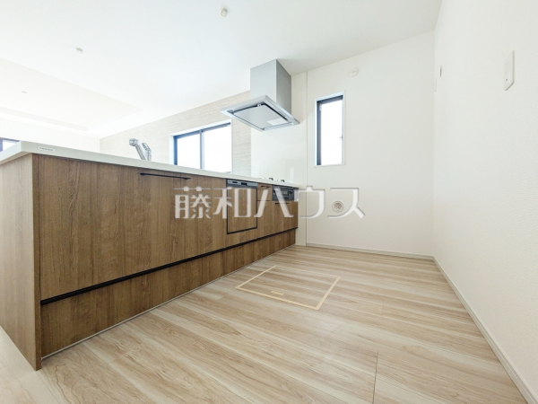 使いやすくスタイリッシュなシステムキッチンには、毎日お使いになる方の視点が存分に活かされています。 【八王子市椚田町】 使いやすくスタイリッシュなシステムキッチンには、毎日お使いになる方の視点が存分に活かされています。 【八王子市椚田町】