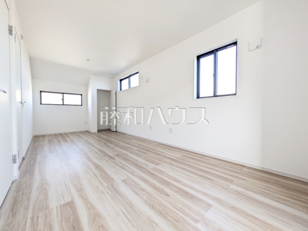 居室にはクローゼットを完備し、家具を置くスペースが確保しやすい設計がされております。 【八王子市椚田町】 居室にはクローゼットを完備し、家具を置くスペースが確保しやすい設計がされております。 【八王子市椚田町】