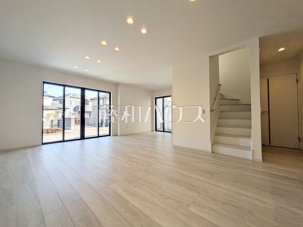 ≪2号棟 リビング≫ 【府中市南町1丁目】 ≪2号棟 リビング≫ 【府中市南町1丁目】